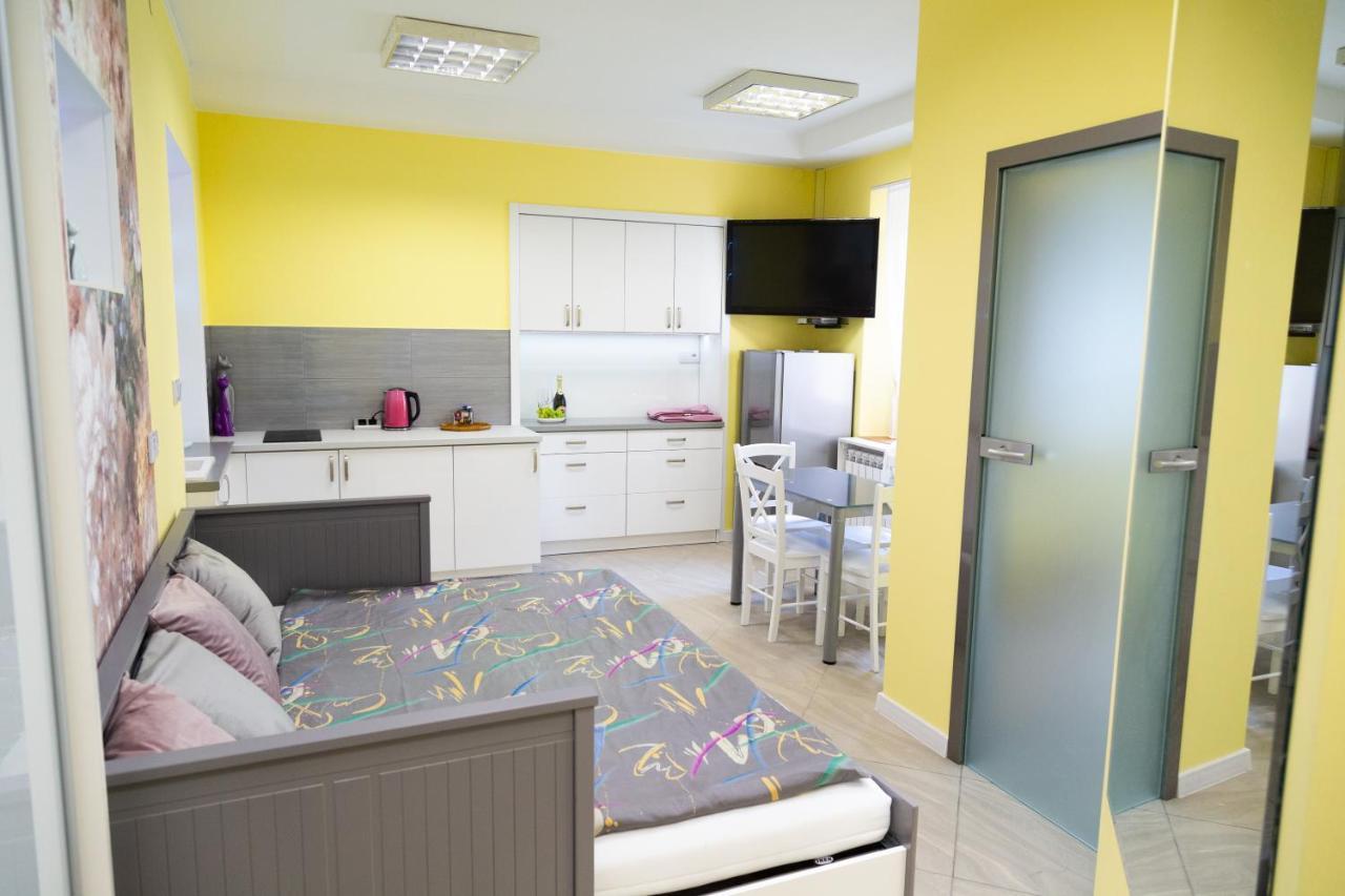Apartament Przy Rynku Ostrowiec Świętokrzyski エクステリア 写真